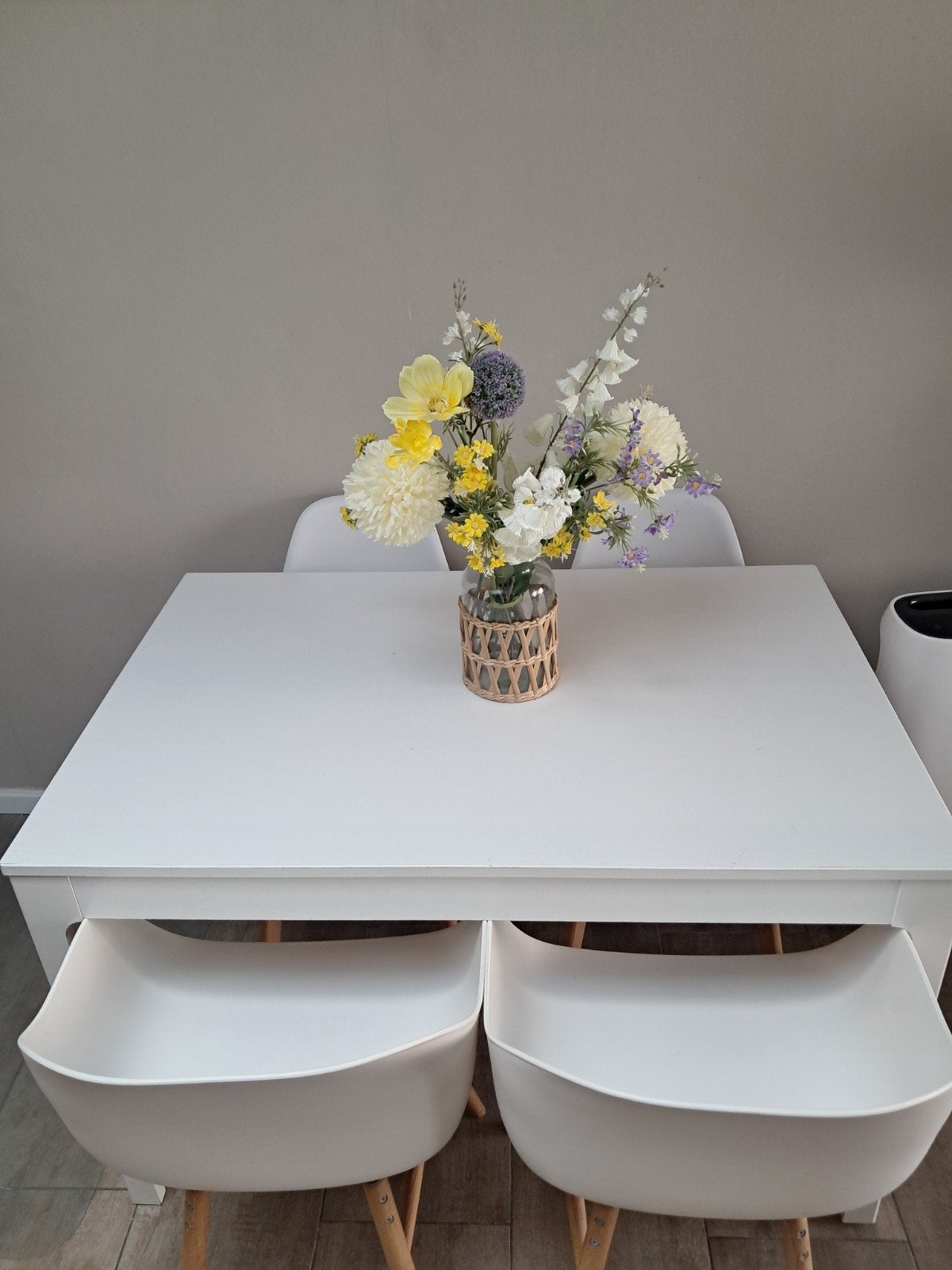 tafel uitschuifbaar ikea met 4 stoelen, Huis en Inrichting, Tafels | Eettafels, Ophalen
