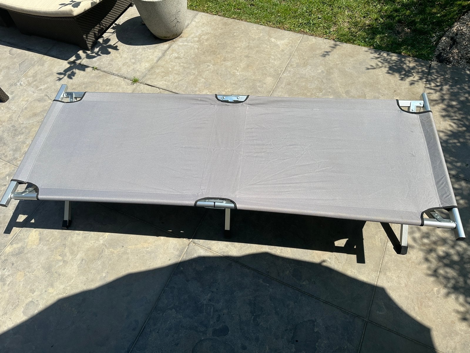 Lit de camp gris avec porte-bébé 1m90 x 72cm, Enlèvement ou Envoi, Utilisé