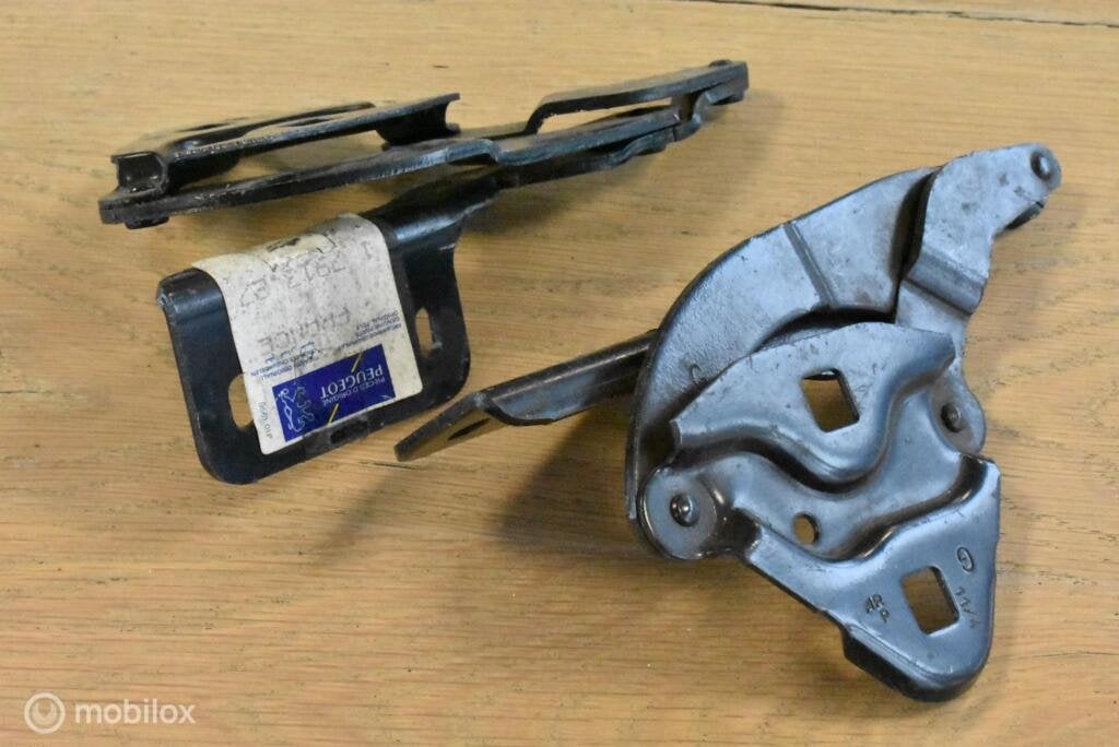 NOS Set motorkapscharnieren Peugeot 106 ('91-'04) 791327, Autos : Pièces & Accessoires, Neuf, Enlèvement ou Envoi, Peugeot, Peugeot