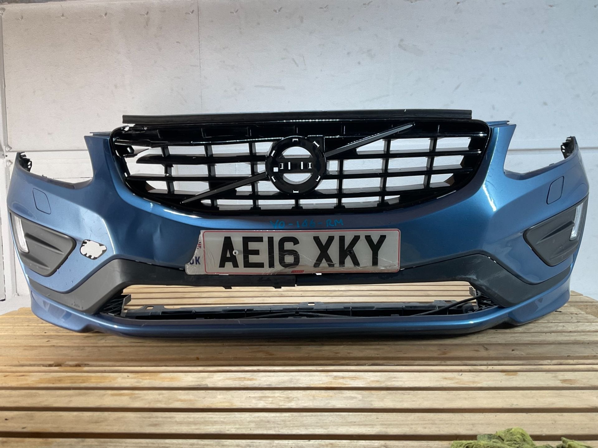 Bumper Volvo XC60 31383105 Rdesign Facelift 13-17 Voorbumper, Auto-onderdelen, Gebruikt, Gunnar Engellaus vag 8
405 31  Gothenburg, SE