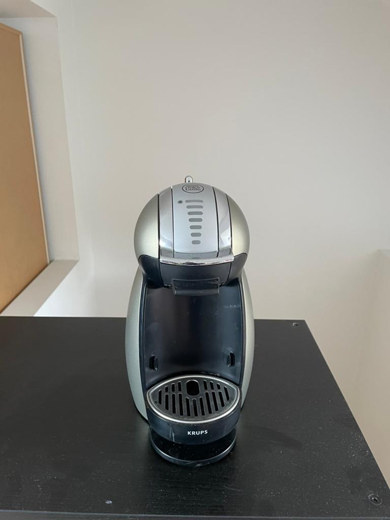 Nescafe Dolce Gusto, Ophalen, Koffiepads en cups, Afneembaar waterreservoir