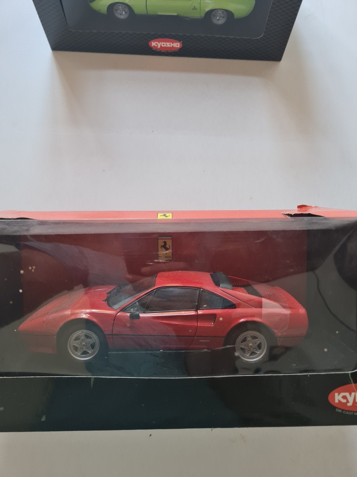 Ferrari 308 GTB Quattrovalvo 1/18 ème, Enlèvement, Comme neuf, Voiture