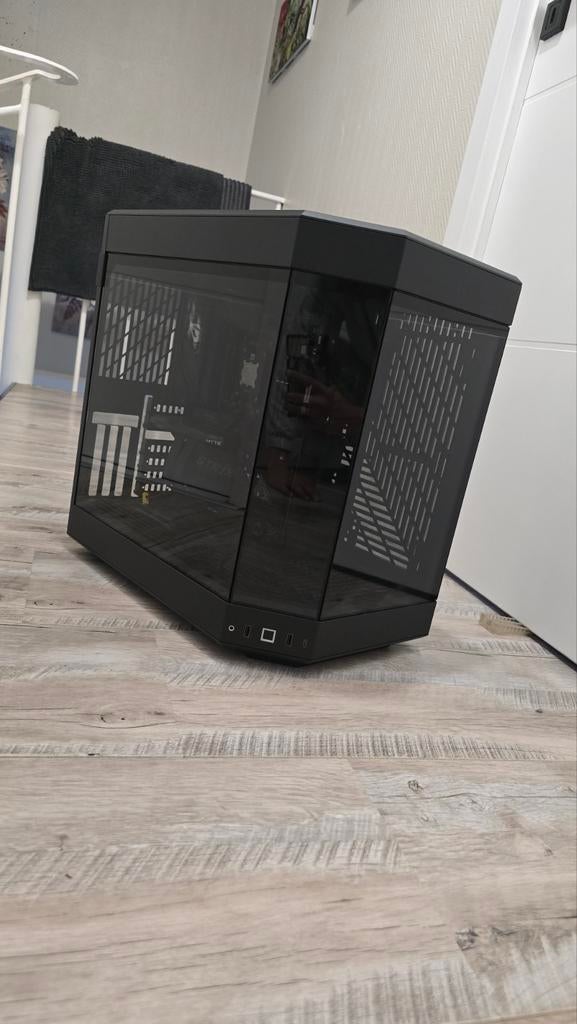 Hyte y60, Computers en Software, Computerbehuizingen, Ophalen