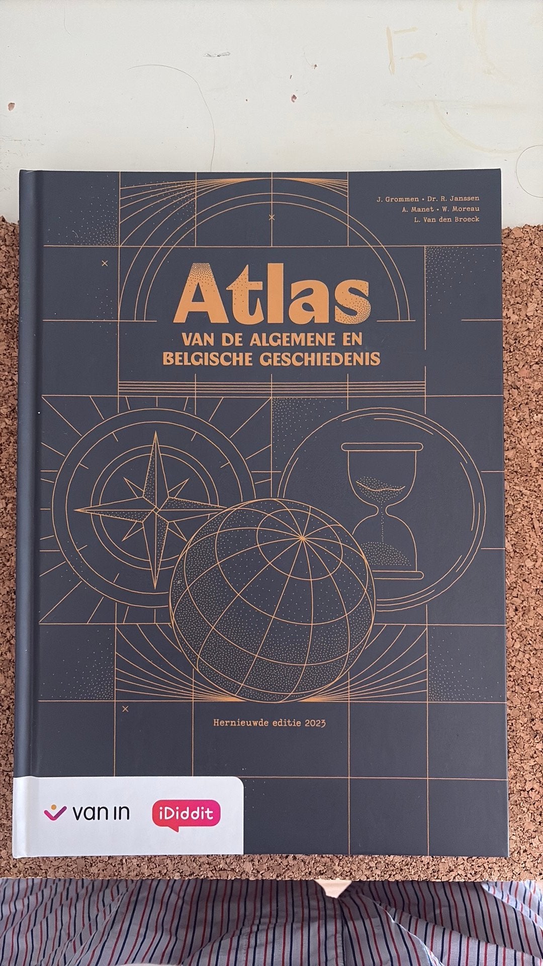 Atlas d'histoire générale et belge 2023, Enlèvement ou Envoi, Histoire