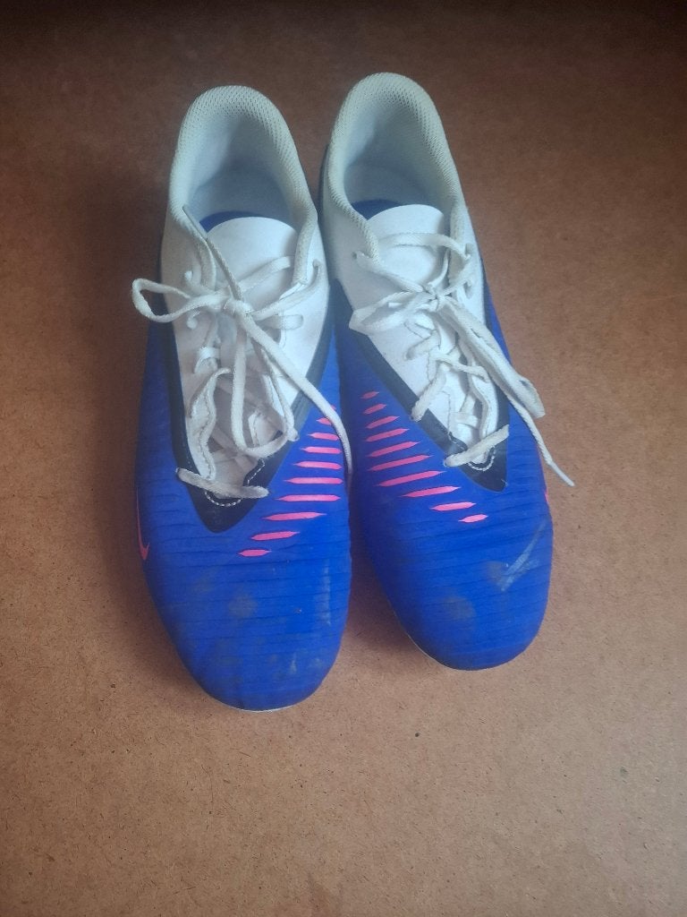 Voetbalschoenen maat 44, Sport en Fitness, Voetbal, Ophalen, Zo goed als nieuw, Schoenen
