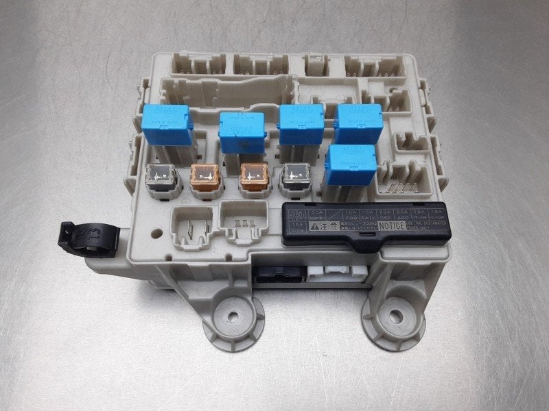 ZEKERINGKAST Toyota Previa (R3) (|PREVIA|8922128150|), Gebruikt, Toyota