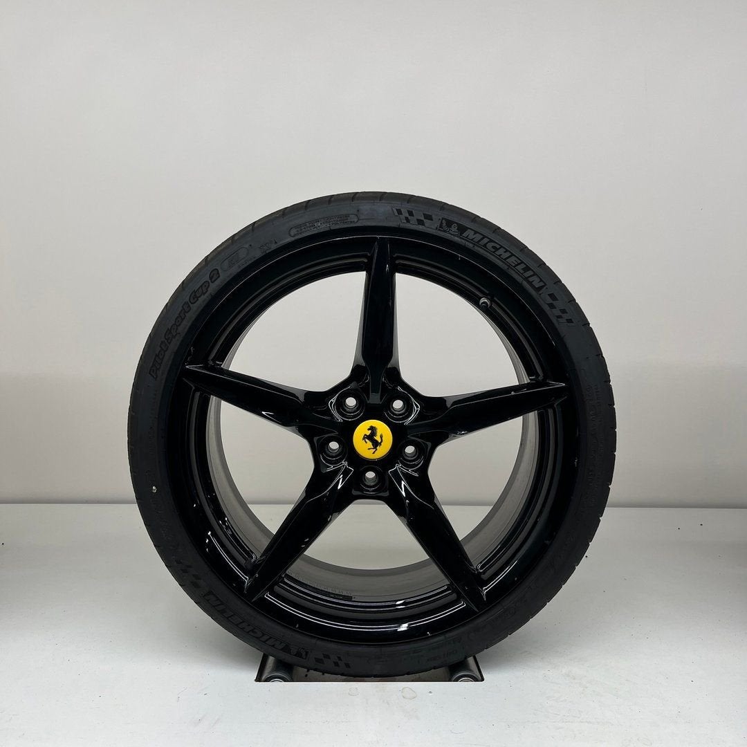 Ferrari F8 - 20 inch - zomerbanden, Autos : Pièces & Accessoires, Pneus et Jantes, 245 mm, Enlèvement ou Envoi, Véhicule de tourisme