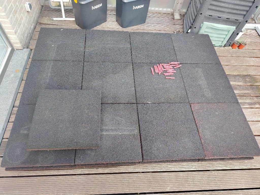 Carrelage en caoutchouc perméable à l'humidité 50x50x10 cm, Utilisé, Caoutchouc, Enlèvement, 5 à 10 m²