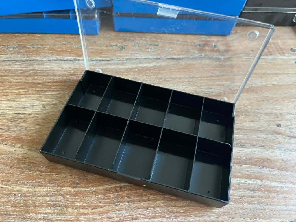 Lot van 23 Opbergdoosjes voor bordspel-onderdelen, Ophalen of Verzenden, Zo goed als nieuw
