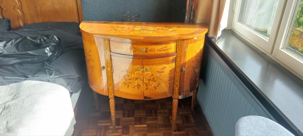 Oud kastje met houtsnijwerk Louis XIV stijl, Huis en Inrichting, Ophalen