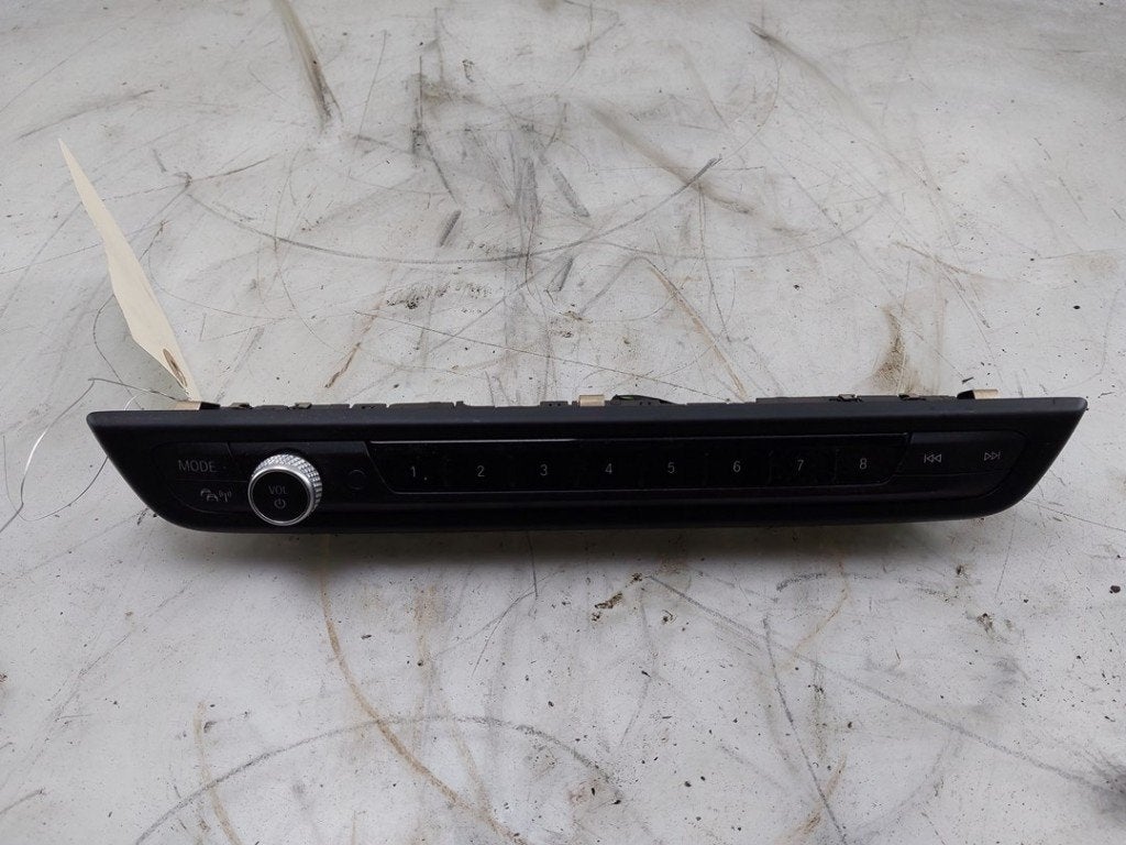 PANNEAU DE COMMANDE RADIO BMW 1 serie (F40) (01-2019/-), Utilisé, BMW, Petuelring 130
80809  München, DE, Bayerische Motoren Werke AG