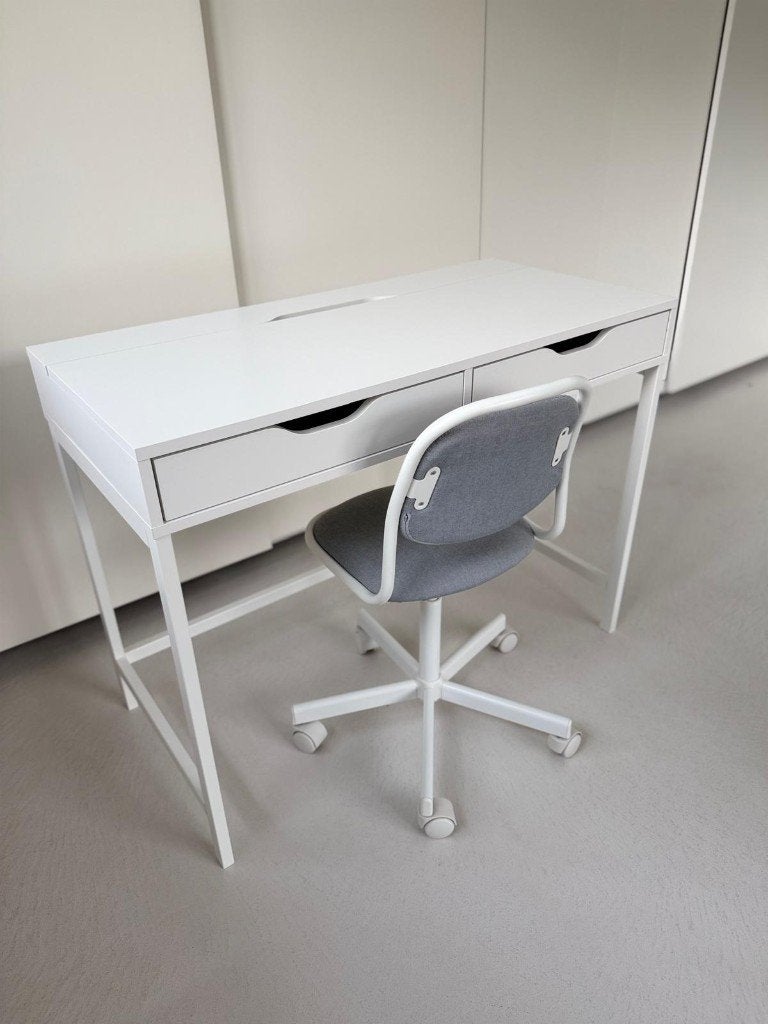 kinderbureau + bureaustoel (in prima staat), Huis en Inrichting, Bureaus, Ophalen, 48 cm, Kinderbureau, Zo goed als nieuw