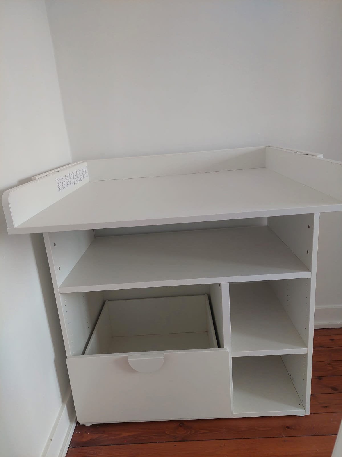 Table et armoire IkEA pas utilisé, Maison & Meubles, Enlèvement, Neuf