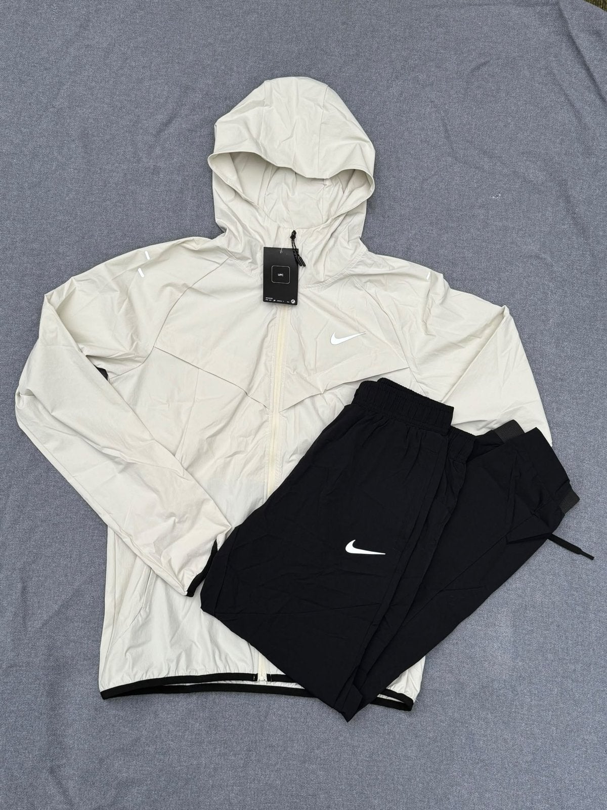 Nike trainingspak, Kleding | Heren, Ophalen of Verzenden, Nieuw, Maat 48/50 (M), Wit
