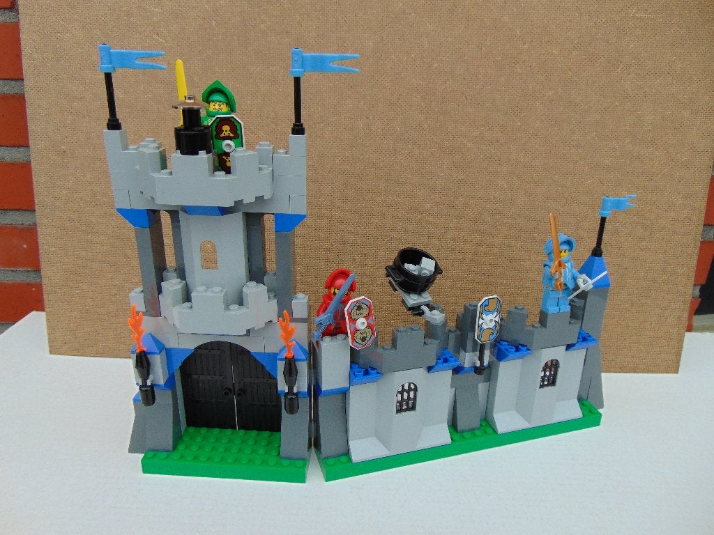 Lego 8799 Knights Kingdom II : Le mur du château des chevali, Enfants & Bébés, Enlèvement ou Envoi, Lego, Ensemble complet, Comme neuf