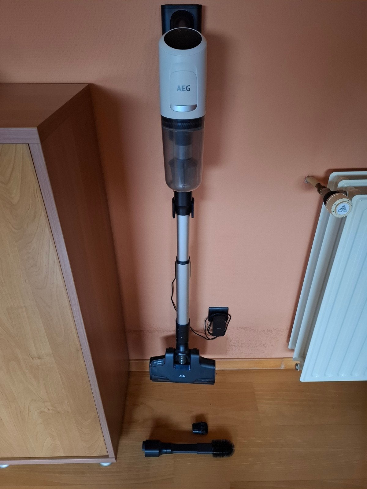 AEG Ultimate 8000 steelstofzuiger, Elektronische apparatuur, Gebruikt, Draadloos, Ophalen of Verzenden, Minder dan 1200 watt