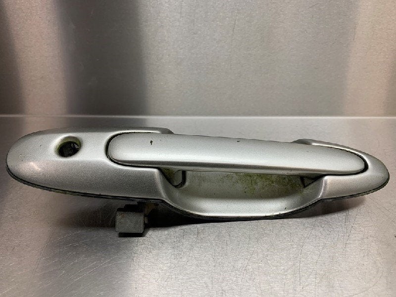PORTIERGREEP BUITEN LINKS VOOR MPV (LW19 / 69) (|MAZDAMP|), Gebruikt, Voor, Mazda
