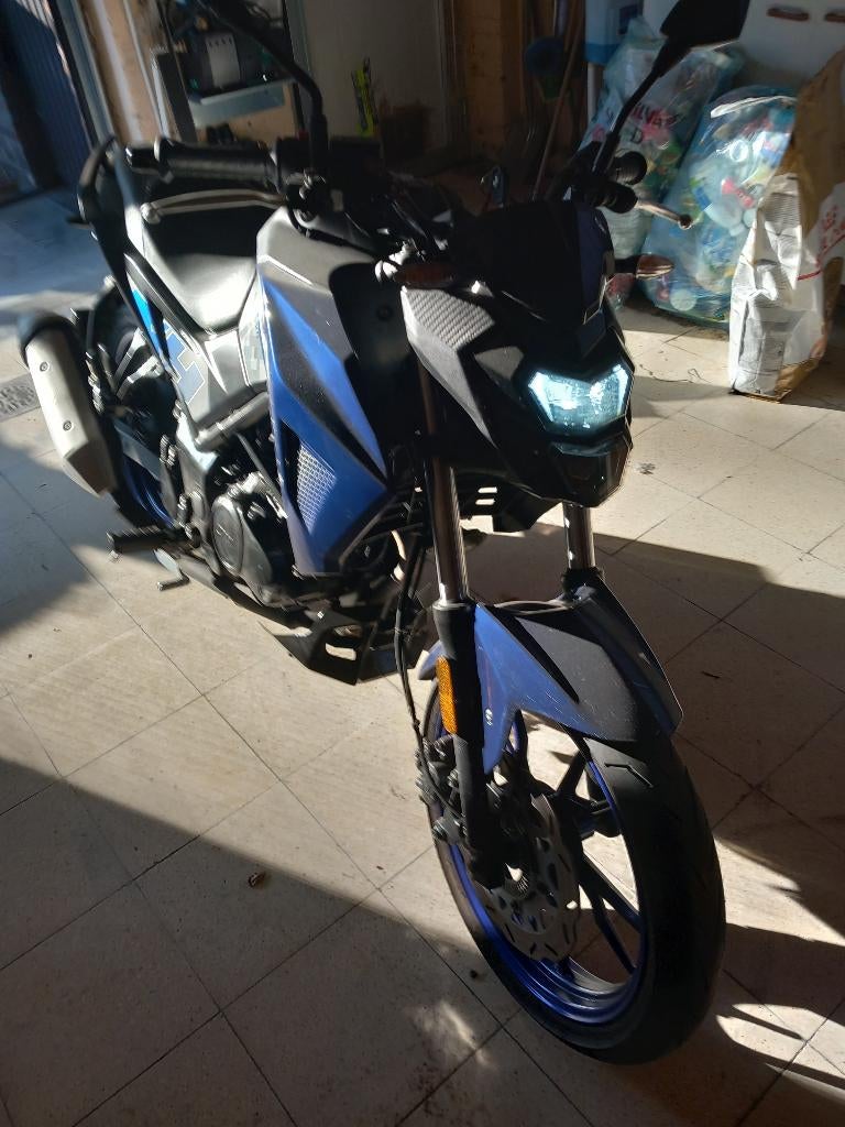 Moto Sym NHX 125cc, Permis Moto A2 minimum, Éclairage LED, 1 cylindre, Sym