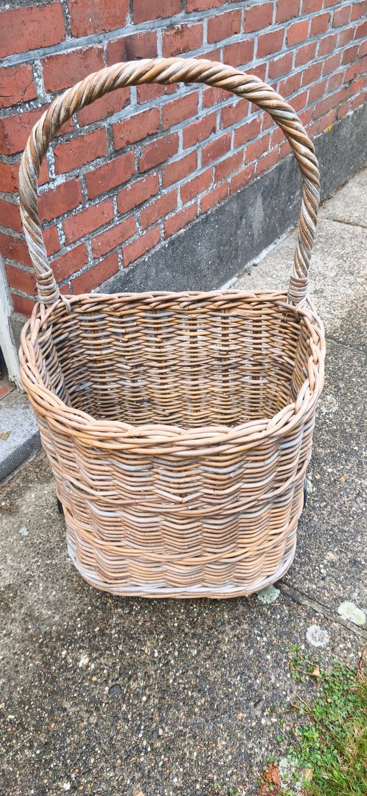 Rieten mand voor hout, Ophalen, Hout, Mand
