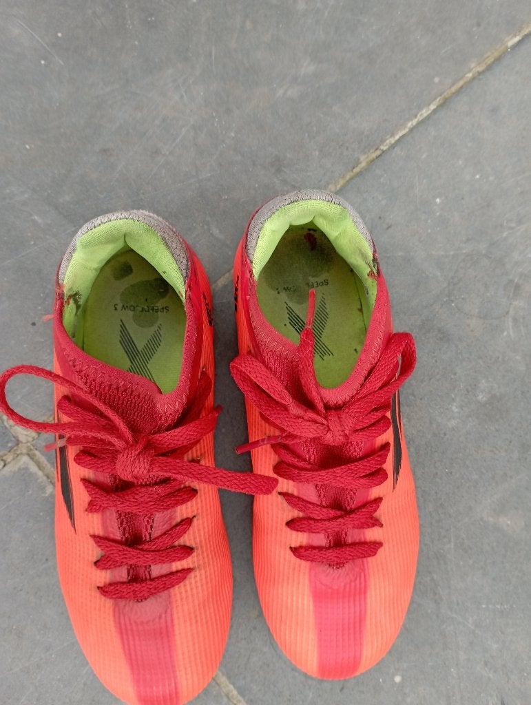 1 paar voetbalschoenen maat 30/31, Ophalen of Verzenden, Zo goed als nieuw, Schoenen
