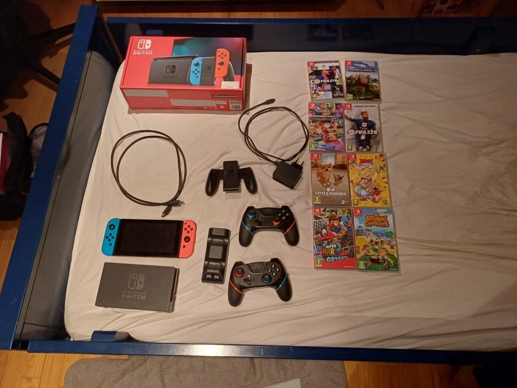 Nintendo switch met veel toebehoren en 8 games, Online, Zo goed als nieuw, 3 spelers of meer, Vanaf 12 jaar