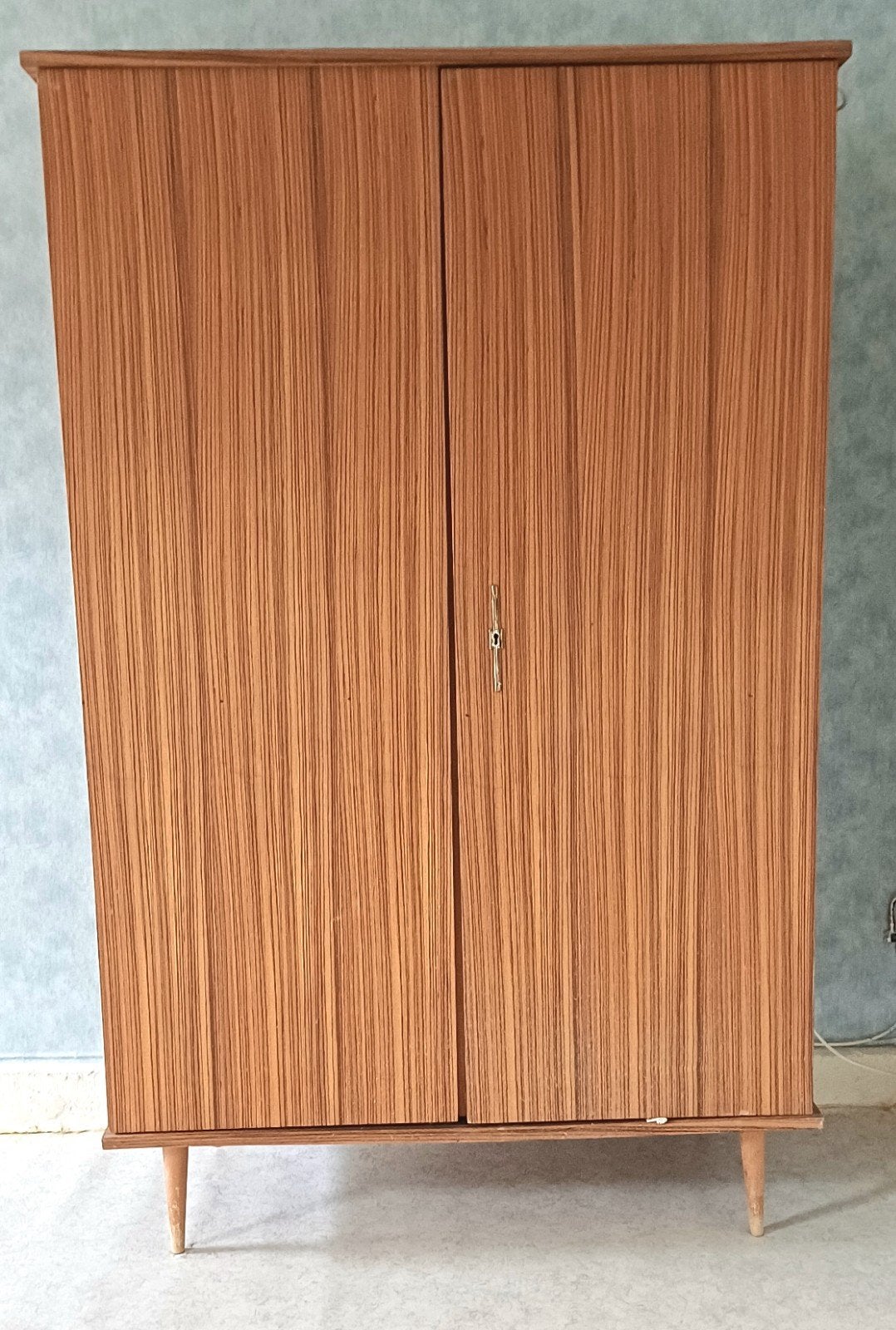 Garde-robe à donner, Maison & Meubles, Armoires | Armoires à porte coulissante & Armoires à archives, Enlèvement