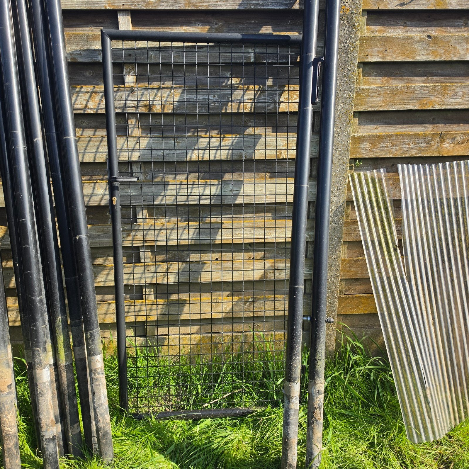 Bekaert poort 2,00 m hoog en 14 palen 2,50 m hoog, Ophalen, Met poort, Gebruikt, Aluminium