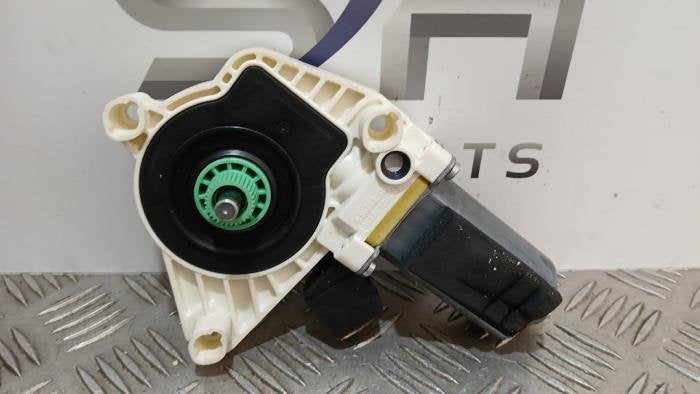 Moteur de vitre portière d'un Mercedes CLA, 3 mois de garantie, Utilisé, -, -