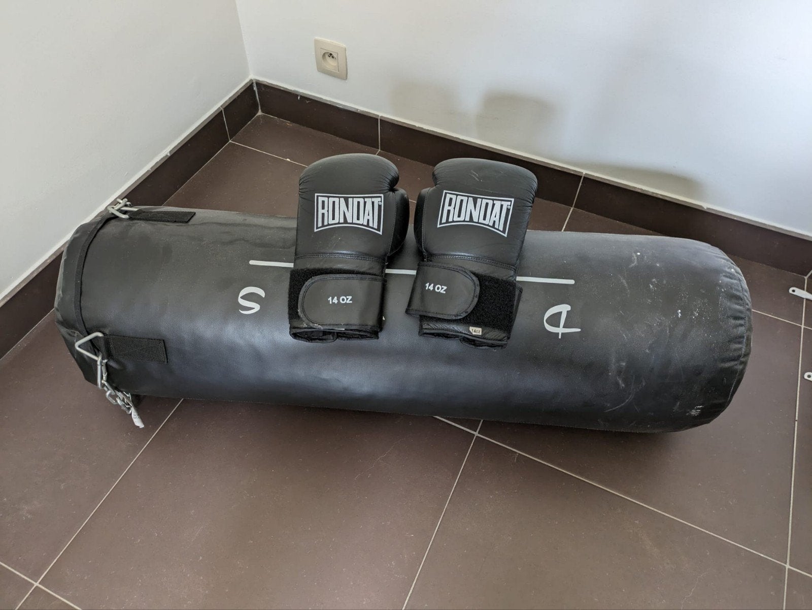 bokszak + handschoenen, Sports & Fitness, Boxe, Enlèvement, Utilisé, Punching-ball