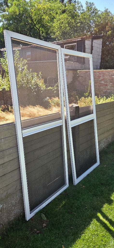 2 Vliegdeuren in wit aluminium, Tuin en Terras, Ophalen, Gebruikt