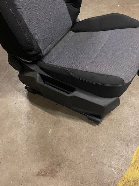 STOEL RECHTS VOOR Volkswagen Golf VII Variant (AUVV), Gebruikt, Volkswagen, Volkswagen AG, Kundenbetreuung@volkswagen.de