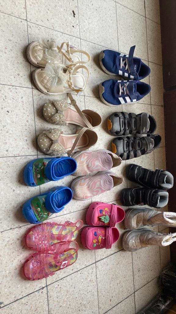 Sandalen schoenen vanaf 1 euro, Ophalen, Zo goed als nieuw, Laarzen