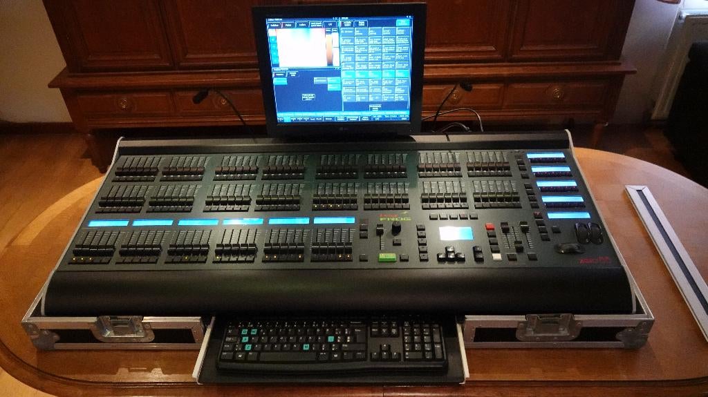 Zero88 Leap Frog 96 + Flightcase op maat in goede staat, Muziek en Instrumenten, Ophalen, Zo goed als nieuw, Overige typen, Geluidgestuurd