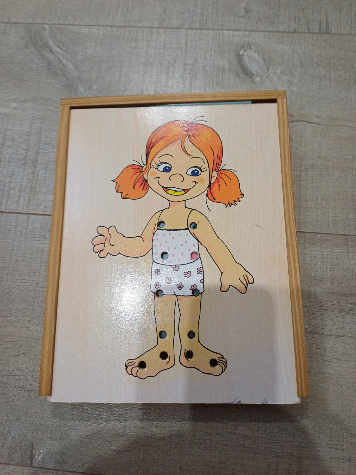 Aankleden meisje, naaister, hout, Ophalen, Zo goed als nieuw, Knutselen