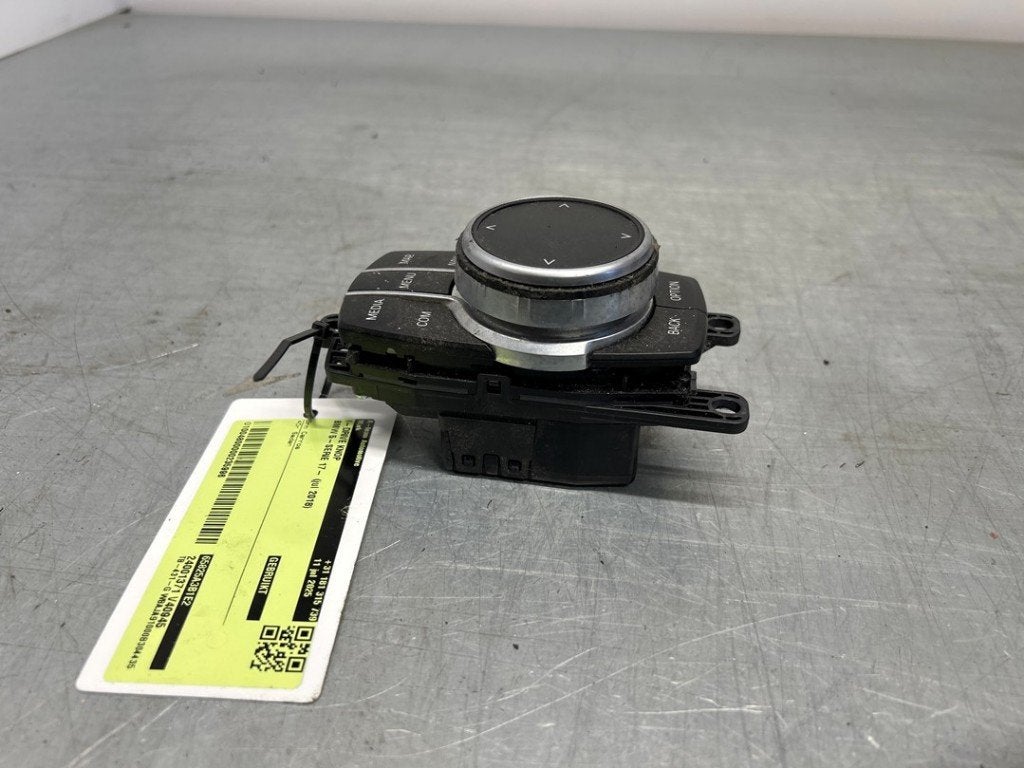 PANNEAU DE COMMANDE BORD ORDINATEUR BMW 5 serie (G30), Utilisé, BMW, Petuelring 130
80809  München, DE, Bayerische Motoren Werke AG
