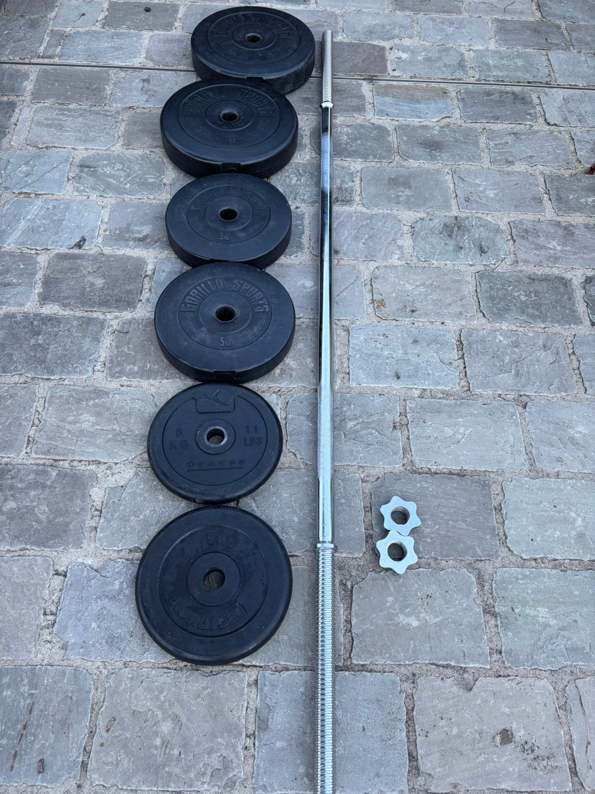 Lange stang + 40kg aan gewichten, Sports & Fitness, Enlèvement, Comme neuf, Dos, Plaques d'haltères