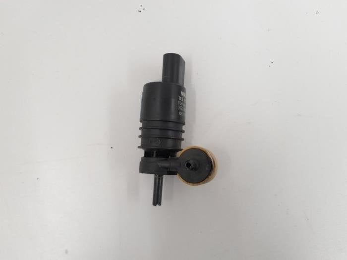 Pompe lave-glace avant d'un Audi A4, -, Audi, -, -