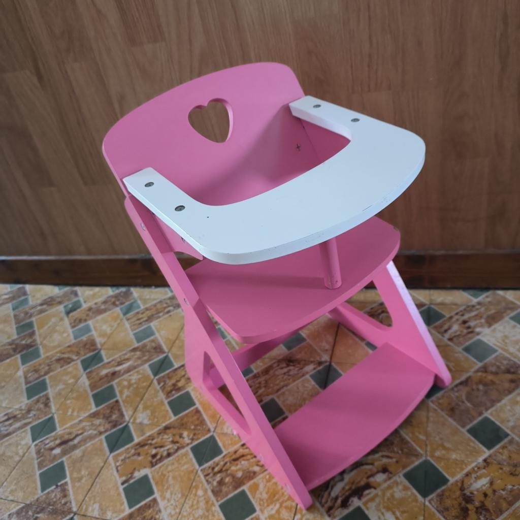 Chaise haute pour poupées, Enlèvement