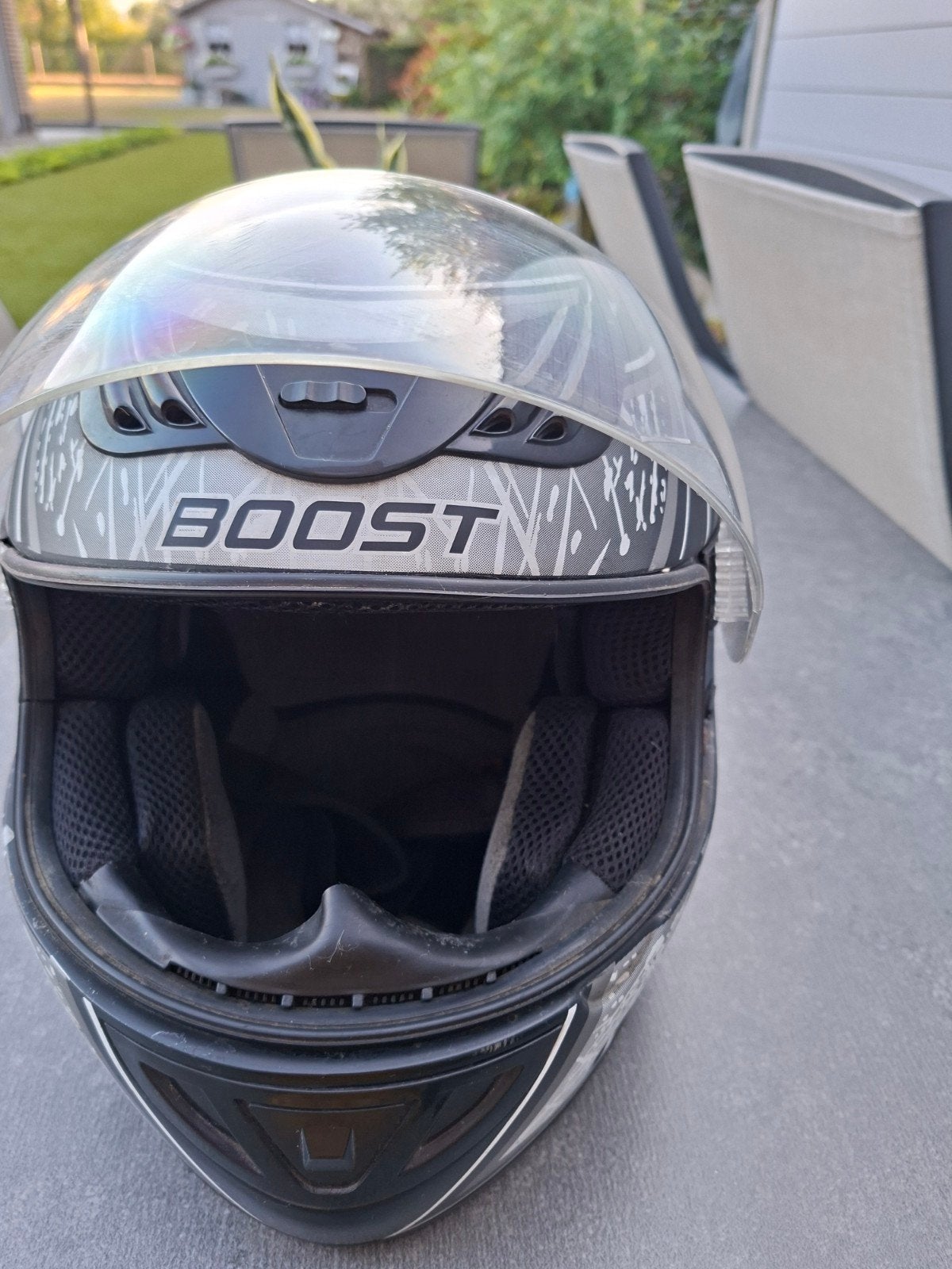 helm Boost, Motos, Enlèvement