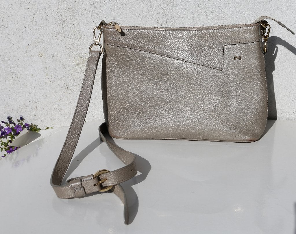 Nathan Baume metallic beige schoudertas, Handtassen en Accessoires, Tassen | Damestassen, Ophalen of Verzenden, Gebruikt, Overige kleuren