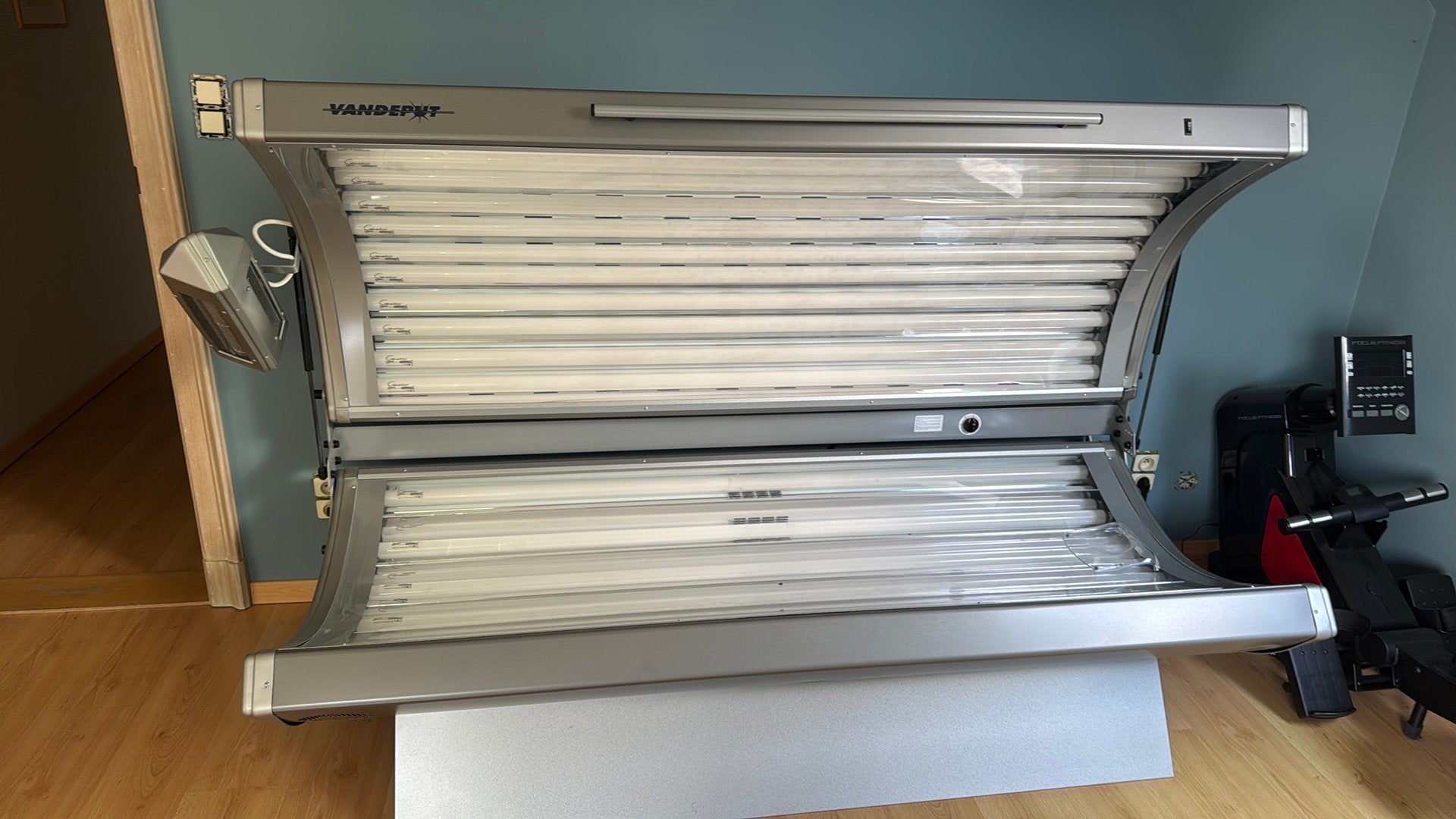 Zonnebank, Elektronische apparatuur, Zonnebanken en Gezichtsbruiners, Ophalen, Gebruikt, Zonnebank dubbelzijdig, 10 tot 15 lampen