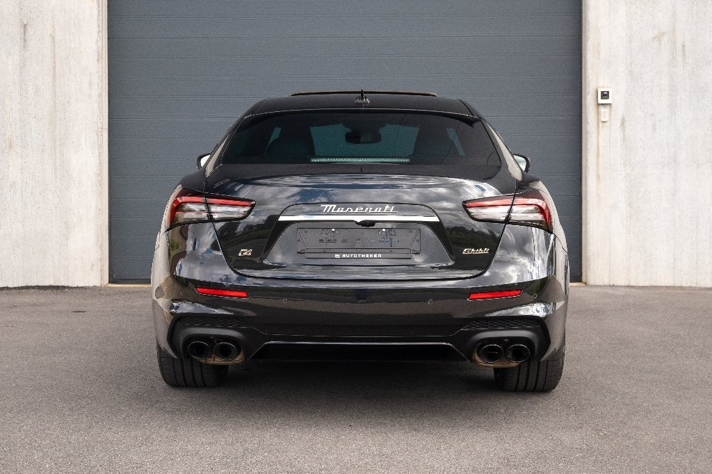 Maserati Ghibli 3.0 V6 S Q4 Modena / Soft Close / Pano roof, Auto's, Automaat, Dealer onderhouden, Zwart, Leder