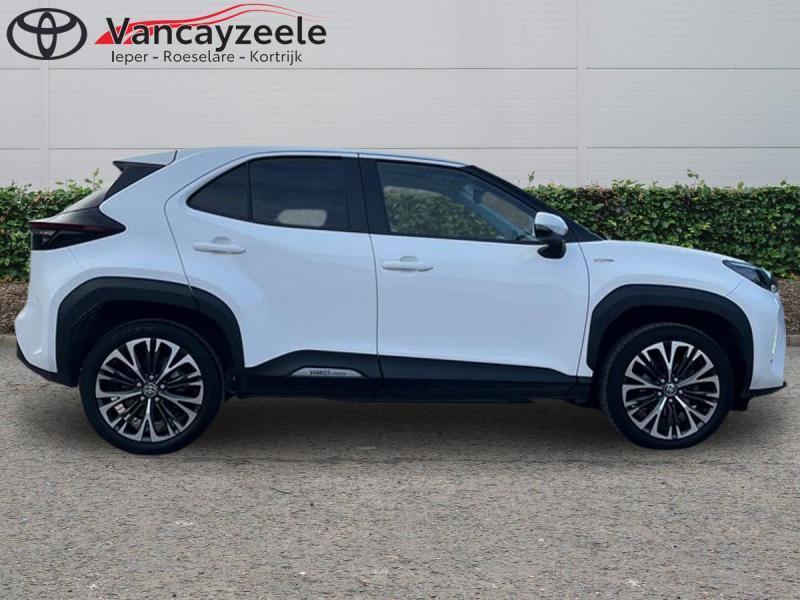 Toyota Yaris Cross Elagant+Panoroof+cam+gps+sens V+A, Auto's, Toyota, Automaat, Euro 6, 116 pk, Wit