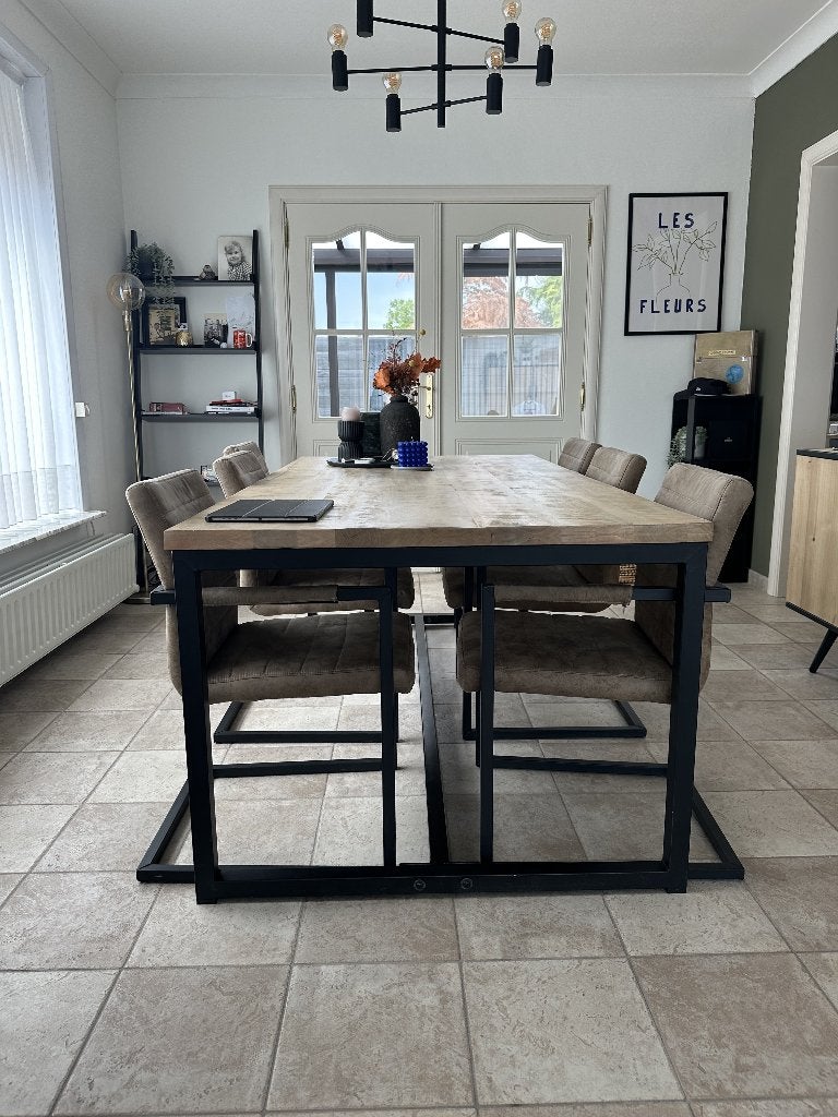 Industriële eettafel 200100 met 6 armstoelen, Ophalen, 100 tot 150 cm, Zo goed als nieuw, Vijf personen of meer