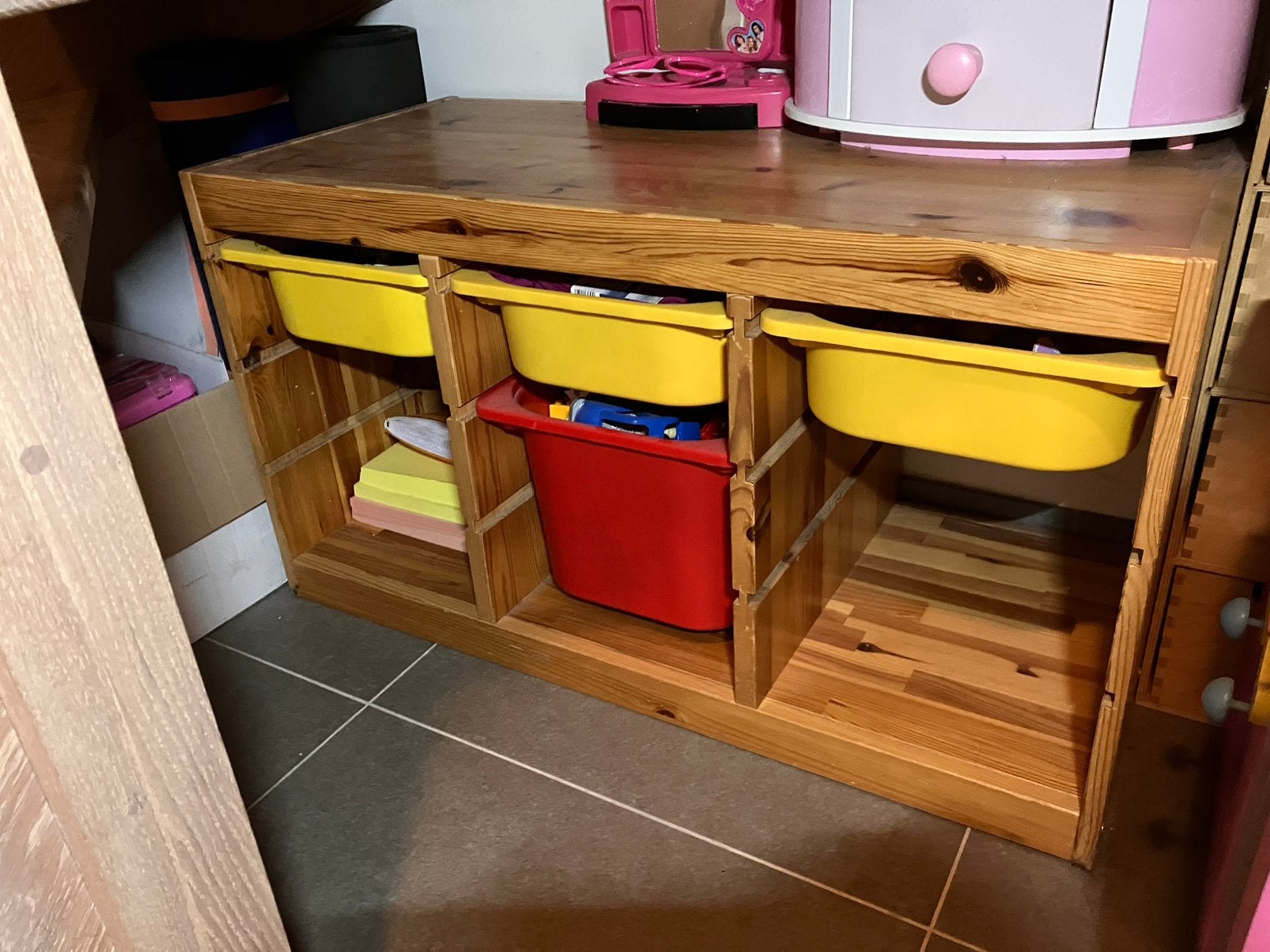 Lage trofast kast + bakken, Kinderen en Baby's, Kinderkamer | Commodes en Kasten, Gebruikt, Kast, 75 tot 100 cm, Minder dan 50 cm