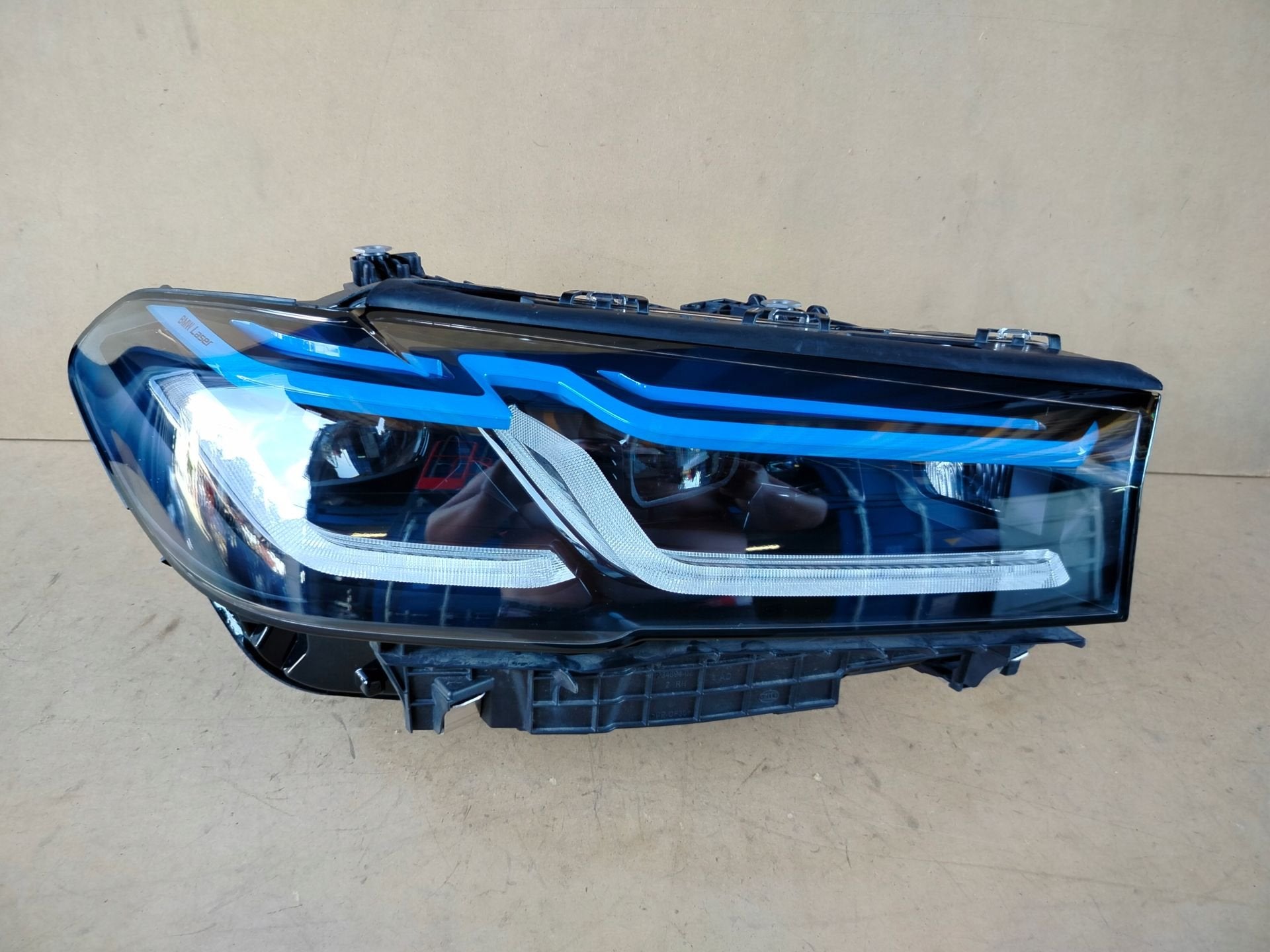 Phare droit BMW G30 8082662, Petuelring 130
80788  Munich, DE, Info@bmw.de, Utilisé, BMW