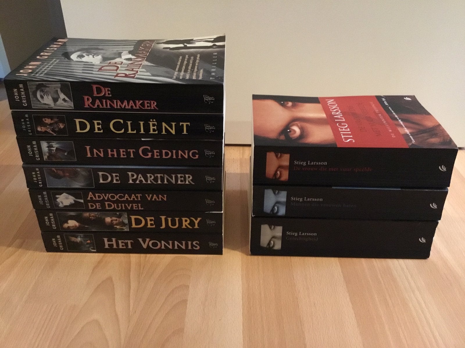 Thrillers John Grisham en Stieg Larsson, Ophalen of Verzenden