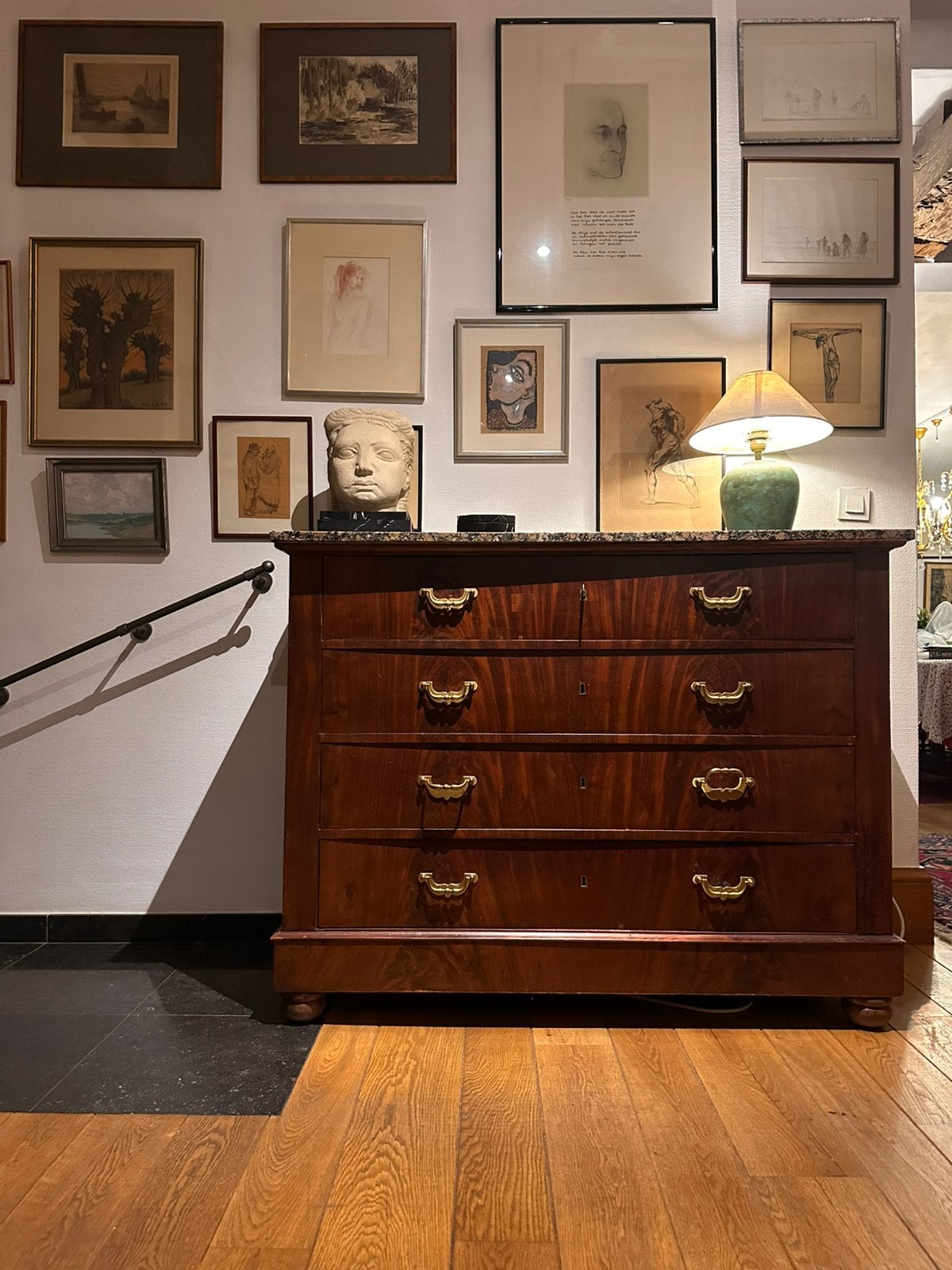 Commode ancienne en acajou — classique intemporel, Enlèvement