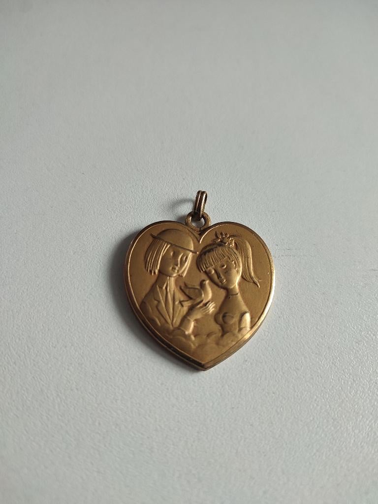 Pendentif 'Les amoureux de Peynet' - Plaqué or, Bijoux, Sacs & Beauté, Enlèvement ou Envoi, Or, Comme neuf, Autres matériaux