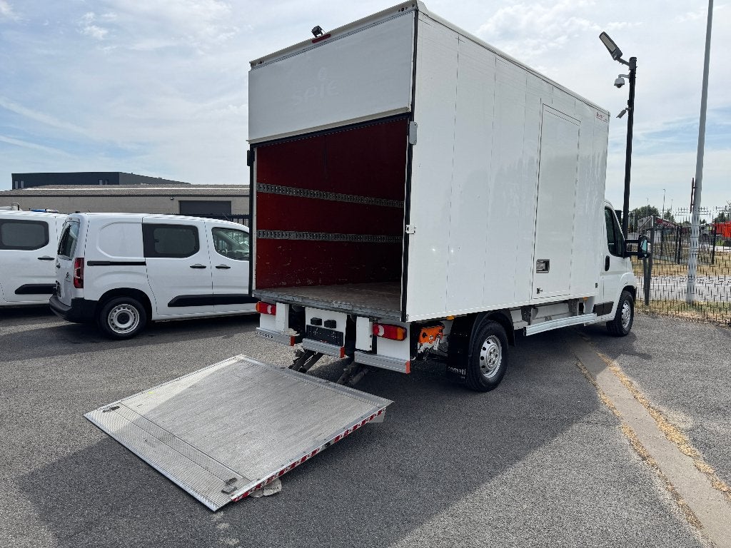 Peugeot Boxer meubelbak met lift Dhollandia L3 1st eig boek, Dealer onderhouden, Stof, 4 cilinders, Wit
